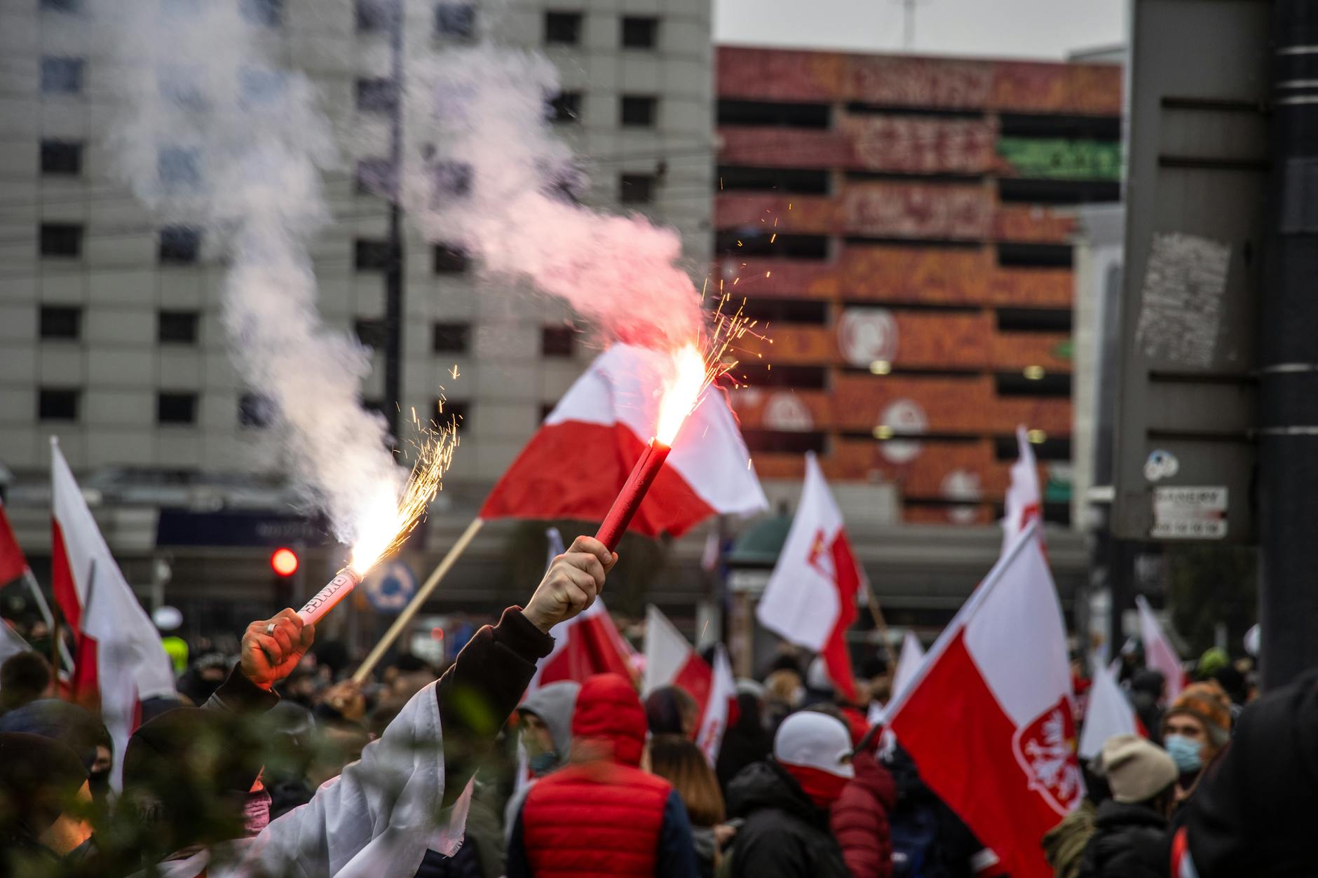 Uroczystości Święta Konstytucji 3 Maja w Tomaszowie Mazowieckim z udziałem mieszkańców i władz.